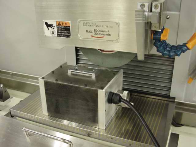 极薄砂轮修整装置